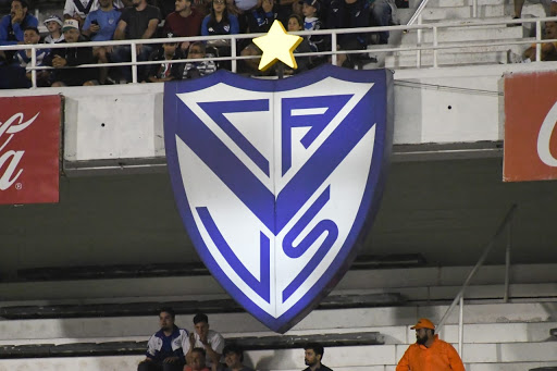 sabadovelezok's tweet photo. ¿Cómo te vas a bordar estrellas en el escudo y que ninguna sea la más importante? Ni una micropartícula.

Campeón del mundo entero. Para la eternidad ♾🌍 https://t.co/saNWuyX9Gf