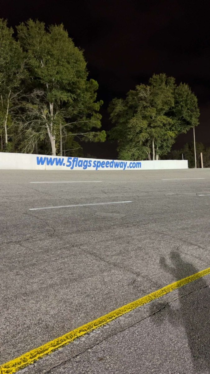 GForceRacin's tweet image. Snowball Derby time…….we up in here.  @actionjackson80 let’s go🏁🏁#SnowballDerby #superlatemodel