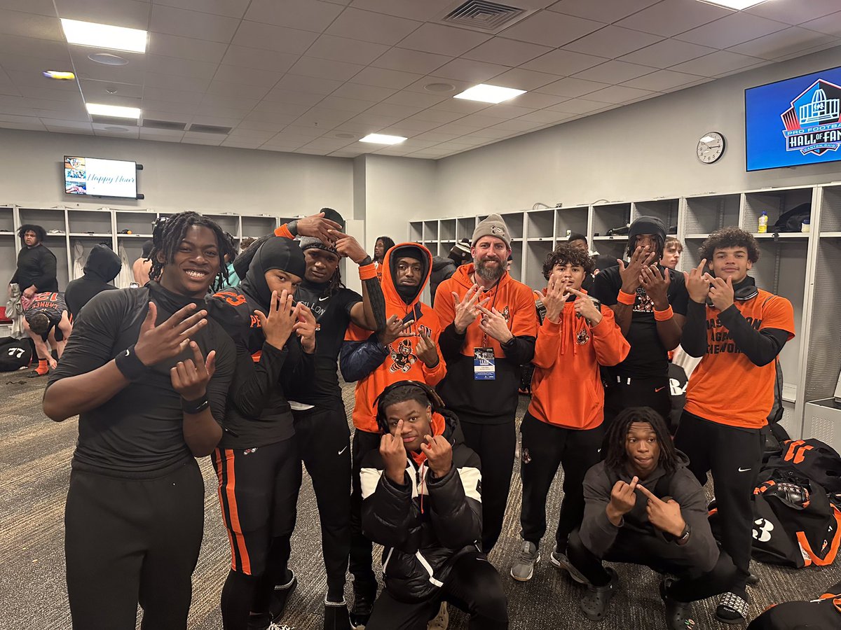 kylerwiggins2's tweet photo. Thank you massilon that was for you 🧡! Statechamps!!! 16-0💍 https://t.co/AP16McN2xc