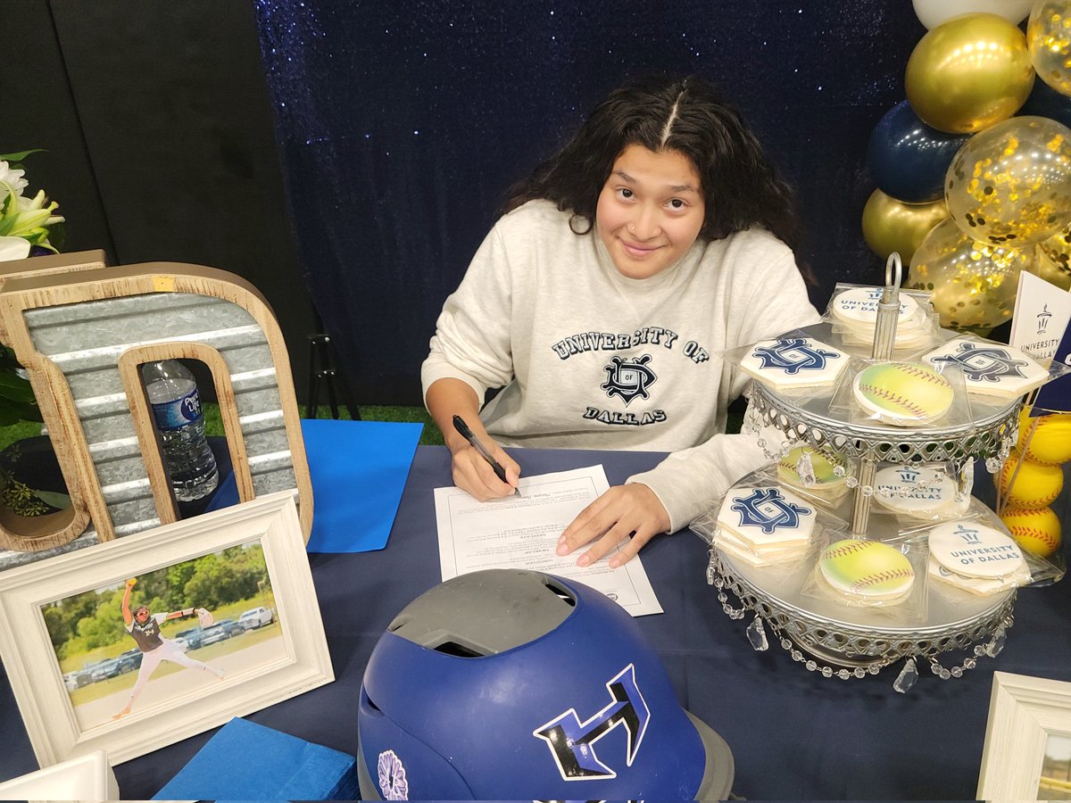 Our girl is #signed  ❤️
Congratulations <a href="/AnaHawthorne14/">Ana Hawthorne</a> for achieving your dream goal! We love you!! 
<a href="/UDallasSoftball/">University of Dallas Softball</a>