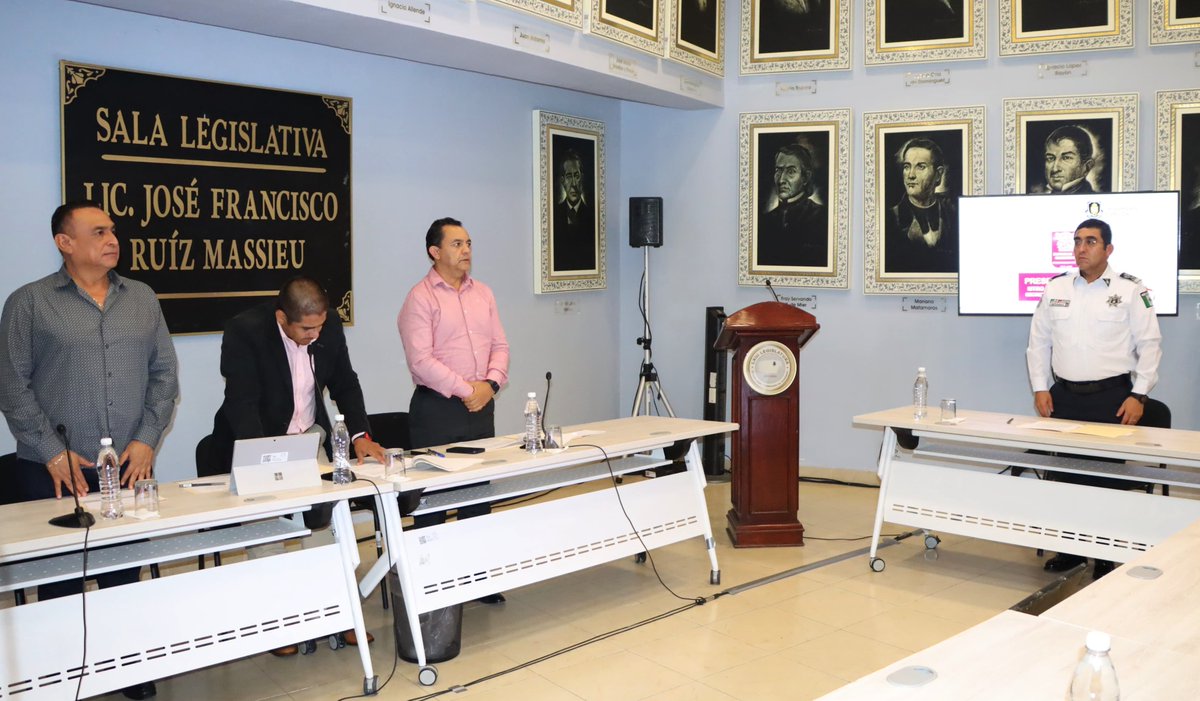 congresogro's tweet photo. Ante las comisiones de Seguridad Pública y de Derechos Humanos que presiden Dip @JackoBadillo y Osbaldo Ríos, respectivamente, comparece el secretario de @SSPGro, Evelio Méndez Gómez, como parte de la Glosa del Segundo Informe de Gobierno de Evelyn Salgado Pineda. https://t.co/FlhaXdfdnJ