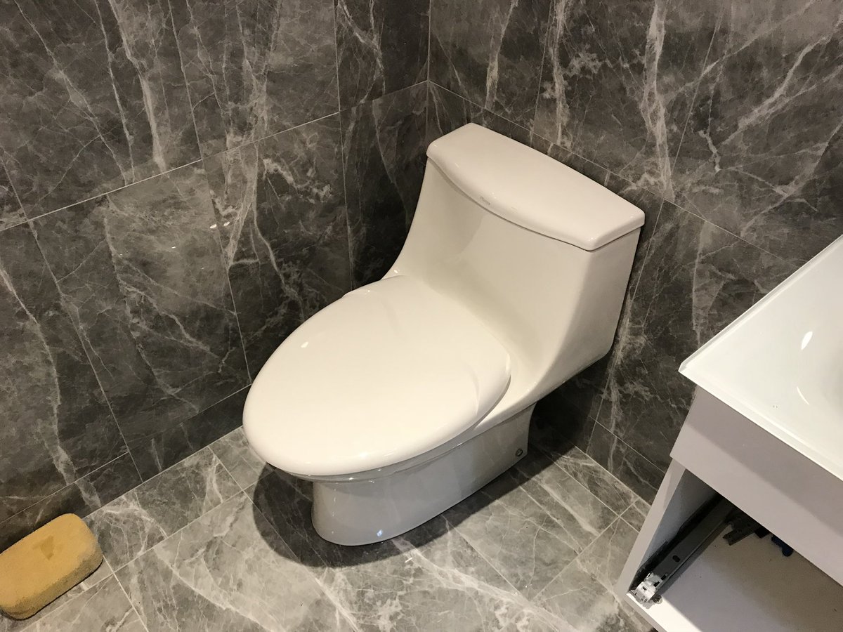 DrainStream's tweet image. 🛠️ Etobicoke’s newest bathroom glow-up by Drain Stream! 

20 years strong, licensed, and insured. 

Call 647-557-2858 for your free quote!
#EtobicokeRenovations #TrustedPlumbers #DrainStream