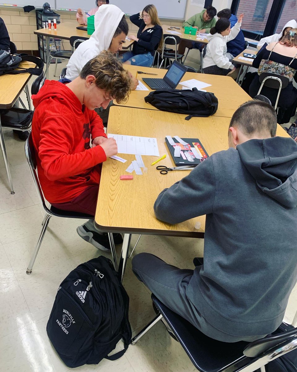 Mehlville_HS's tweet photo. Check out the high yield strategies that we saw in Gov and ELA II interventions today! Gov students were comparing/sorting headlines to governmental powers. ELA II students were practing summary skills using a Jamboard. #wearemehlville #msdr9 https://t.co/b685o8GEgm