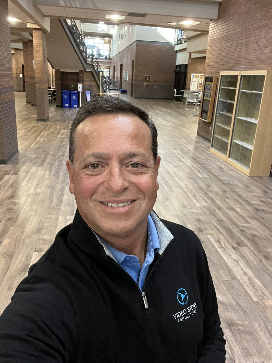 nickparanjape's tweet photo. Excited to announce I’ll be an adjunct professor at my alma mater @MTSU starting in the spring!  I’m teaching a #video #storytelling class and keeping my #VideoStoryProductions business rolling.  My first quiz… spell my last name.  @MTAlumni #MTSU #journalism #media #professor https://t.co/Ya4HiDm711