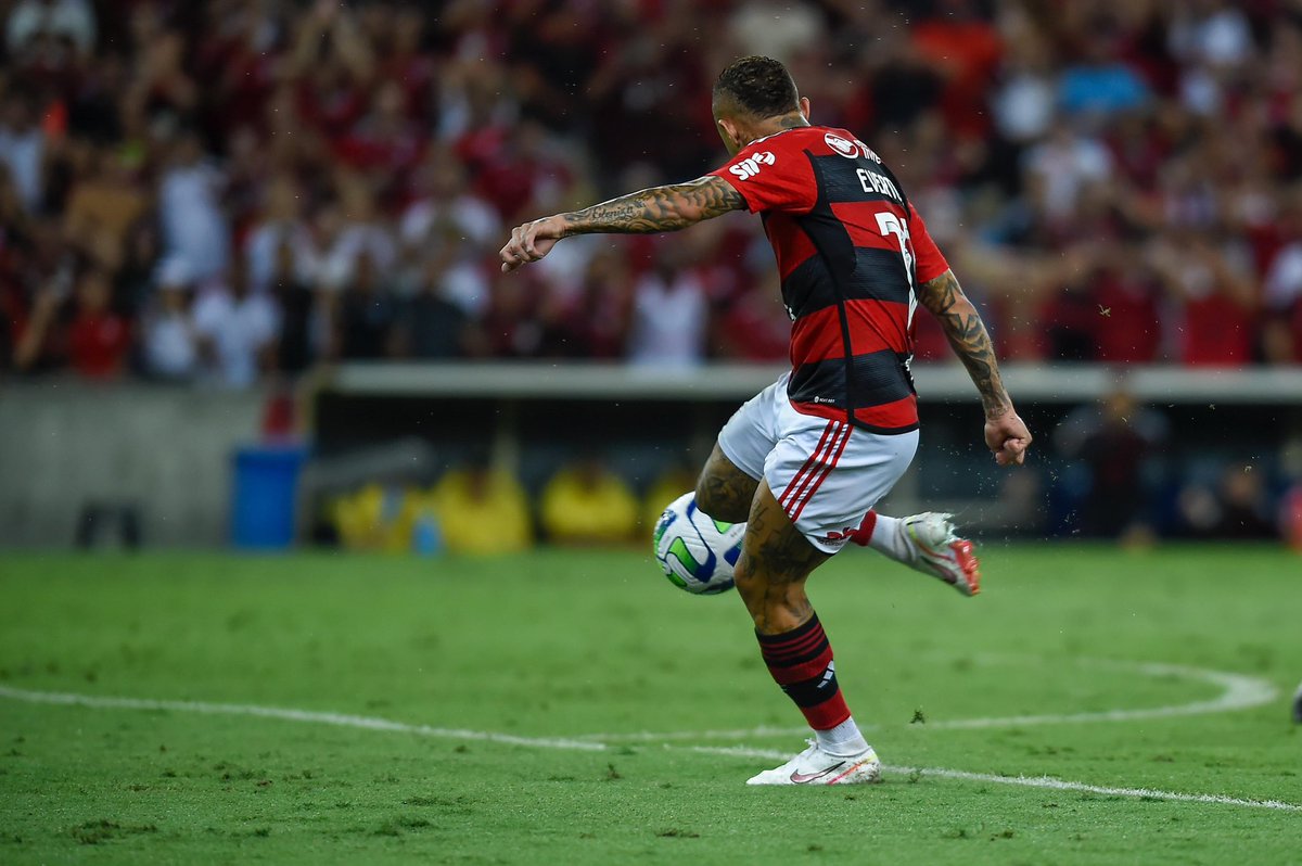 Cebolinha está fazendo tratamento no joelho após levar uma pancada na partida de ontem.

Apesar das dores, o camisa 11 não deve ser desfalque para enfrentar o Cuiabá.

🗞️ <a href="/venecasagrande/">Venê Casagrande</a>