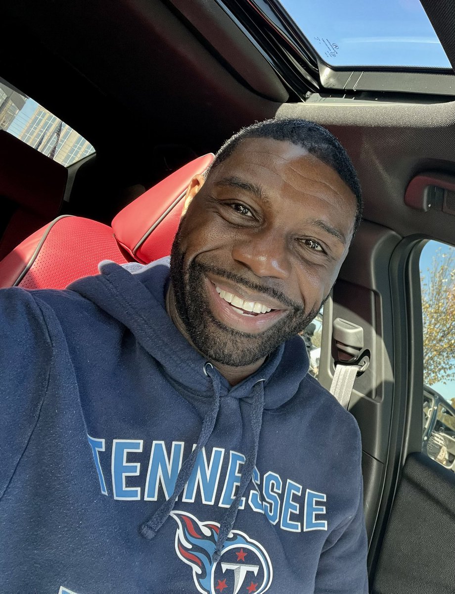 collinsm8's tweet photo. As the ☀️ sets on #NoShaveNovember what a scruffy month it’s been!! Going back 👨🏾‍🦲 tomorrow! Welcome December ❄️! Thanks for all the encouragement through the month friends!
#perseverance #gentlebeard #Mensfashion @espn @Titans https://t.co/59d0lR6Ibq