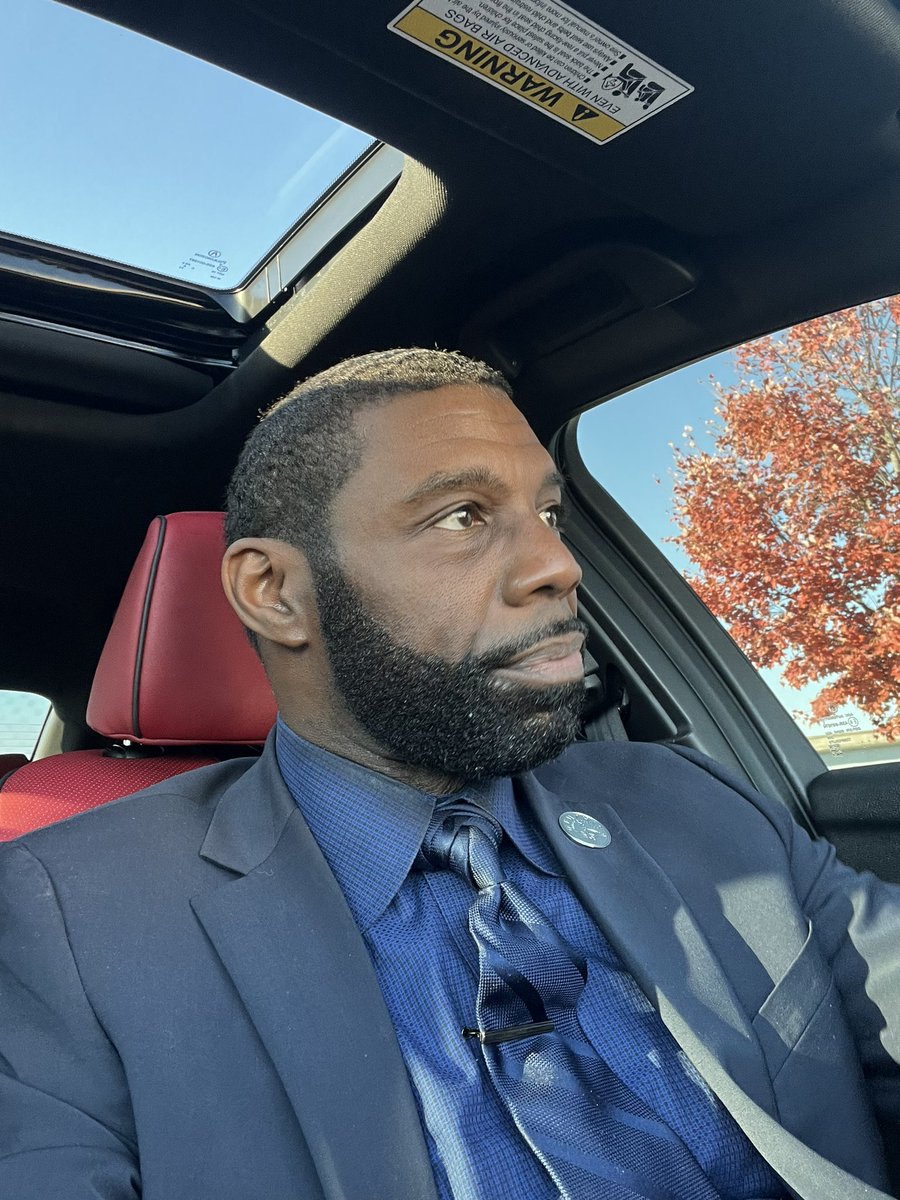 collinsm8's tweet photo. As the ☀️ sets on #NoShaveNovember what a scruffy month it’s been!! Going back 👨🏾‍🦲 tomorrow! Welcome December ❄️! Thanks for all the encouragement through the month friends!
#perseverance #gentlebeard #Mensfashion @espn @Titans https://t.co/59d0lR6Ibq