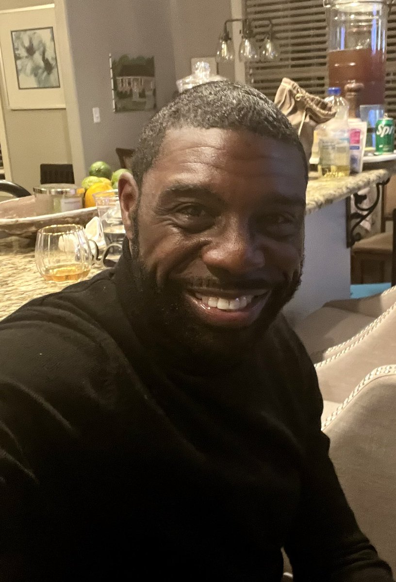 collinsm8's tweet photo. As the ☀️ sets on #NoShaveNovember what a scruffy month it’s been!! Going back 👨🏾‍🦲 tomorrow! Welcome December ❄️! Thanks for all the encouragement through the month friends!
#perseverance #gentlebeard #Mensfashion @espn @Titans https://t.co/59d0lR6Ibq
