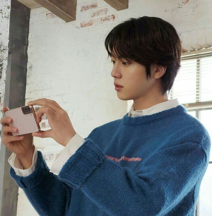 🎅 Hello December. 🎄
ใกล้จะปีใหม่แล้วชีวิตที่ผ่านมาเป็นยังไงบ้างครับ ได้พักผ่อนบ้างหรือป่าว ยังสู้ไหวมั้ยกับสิ่งต่างๆที่เข้ามา รอยยิ้มบนใบหน้ามันสวยนะ คุณลองยิ้มแล้วสู้ต่อไปอีกหน่อยนะครับคนเก่ง😊 เพลงเป็นกำลังใจให้กับพวกคุณในทุกๆเรื่องเสมอนะครับ✌🏻💙✨️ #อรุณสวัสดิ์กับเสียงเพลง