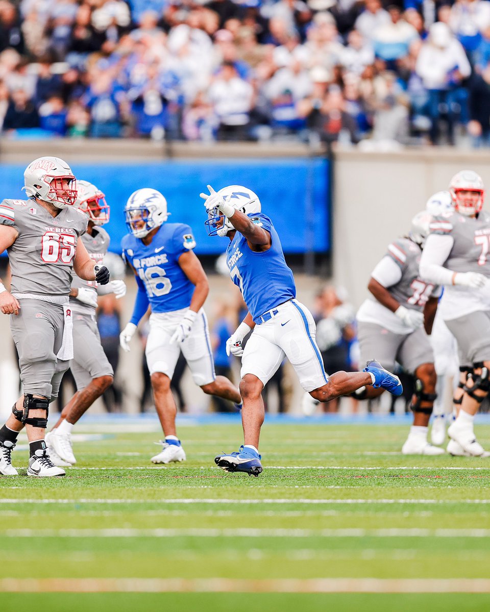 Vote now for <a href="/trey_taylor007/">Trey Taylor</a> in the Paycom Jim Thorpe Award Fan vote! 

Vote here ➡️ paycom.com/about/sponsors…