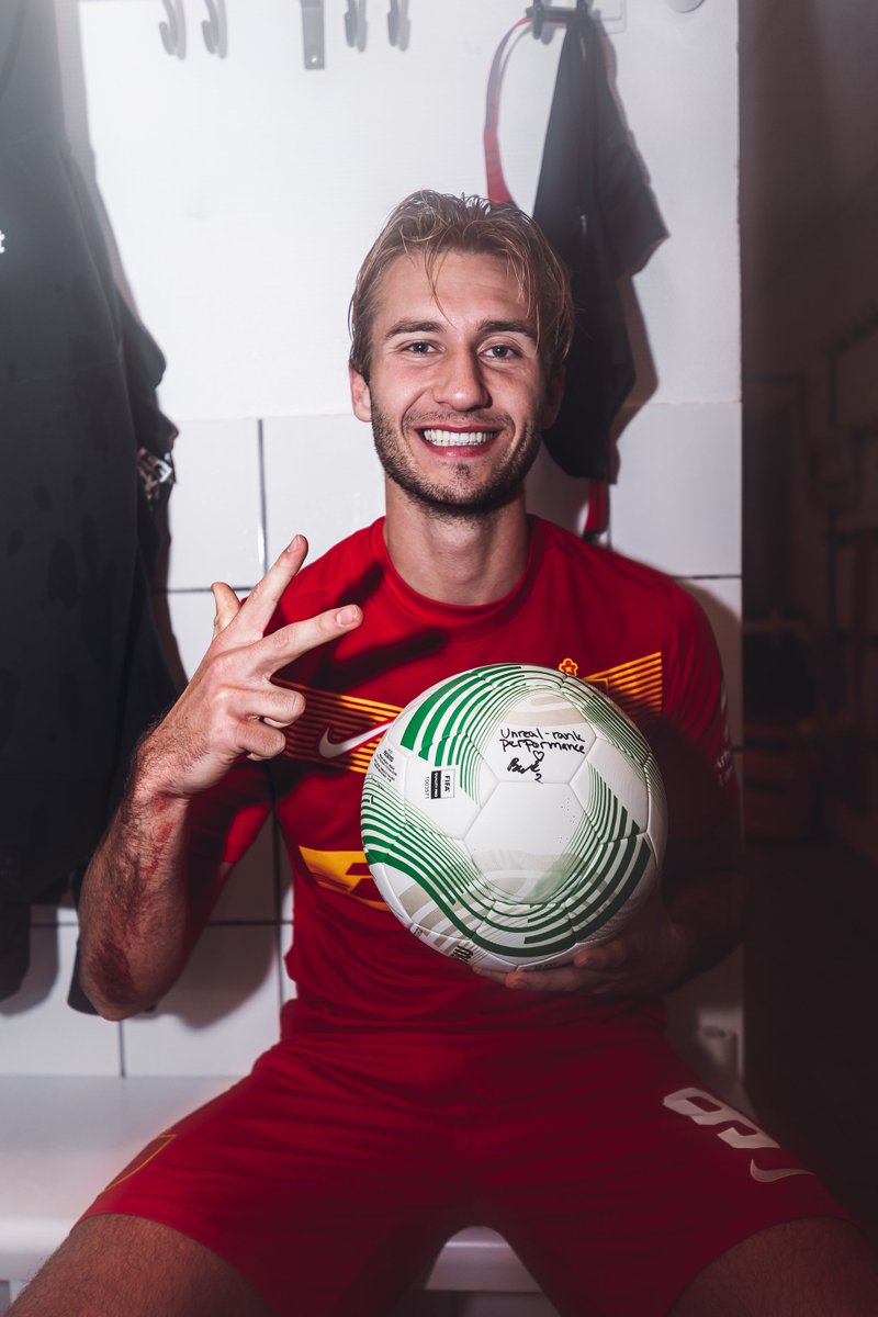 FCNordsjaelland's tweet photo. Hattrick, a ⚽️ to take home and 🔝scorer of the @europacnfleague ♥️💛
👏🏼👏🏼👏🏼 Benjamin Nygren
#uecl #fcnfen https://t.co/b4CP1x6z7i