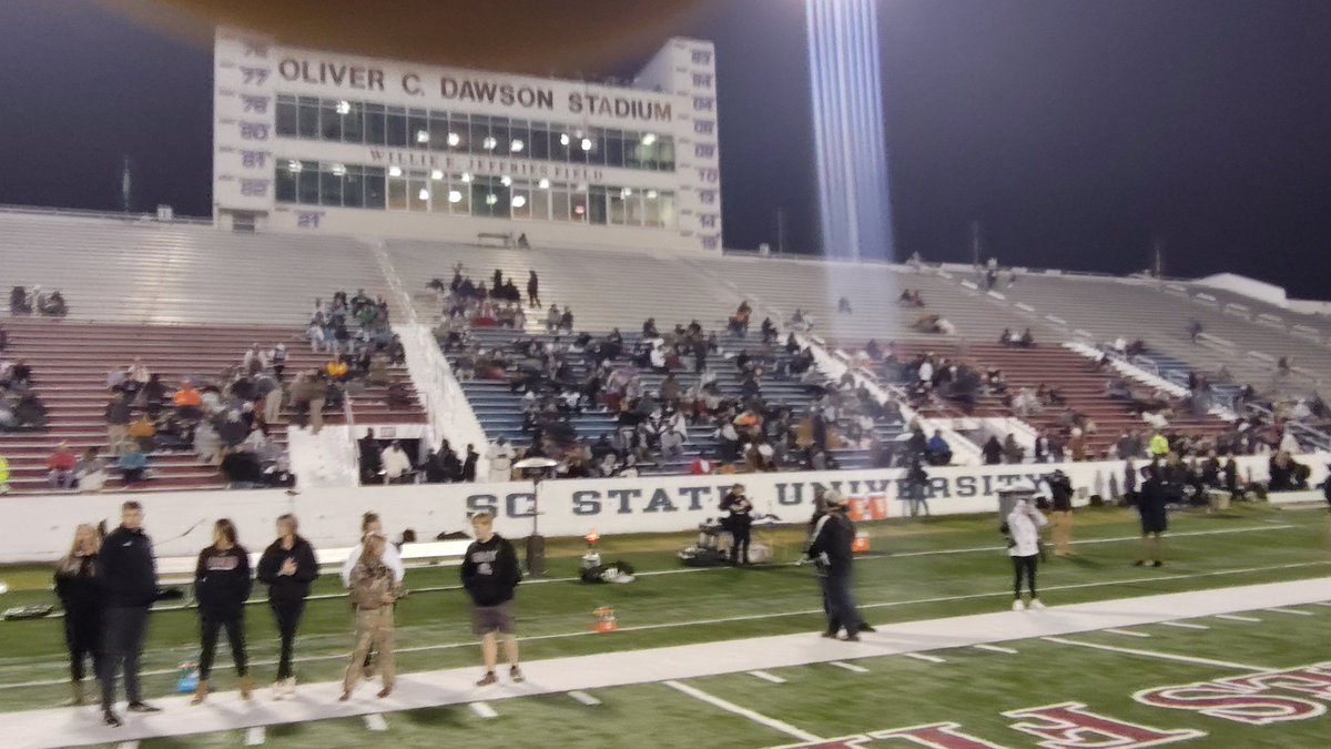 junebugnewyork's tweet photo. Back in the 'Burg. Instead of @SCState_Fb, it's the @SCHSL Class 2A title game between @graycaathletics &amp; @OCALandsharks @mkeim33 @coachholmes54 @SCHSL https://t.co/xFBLPOcH76