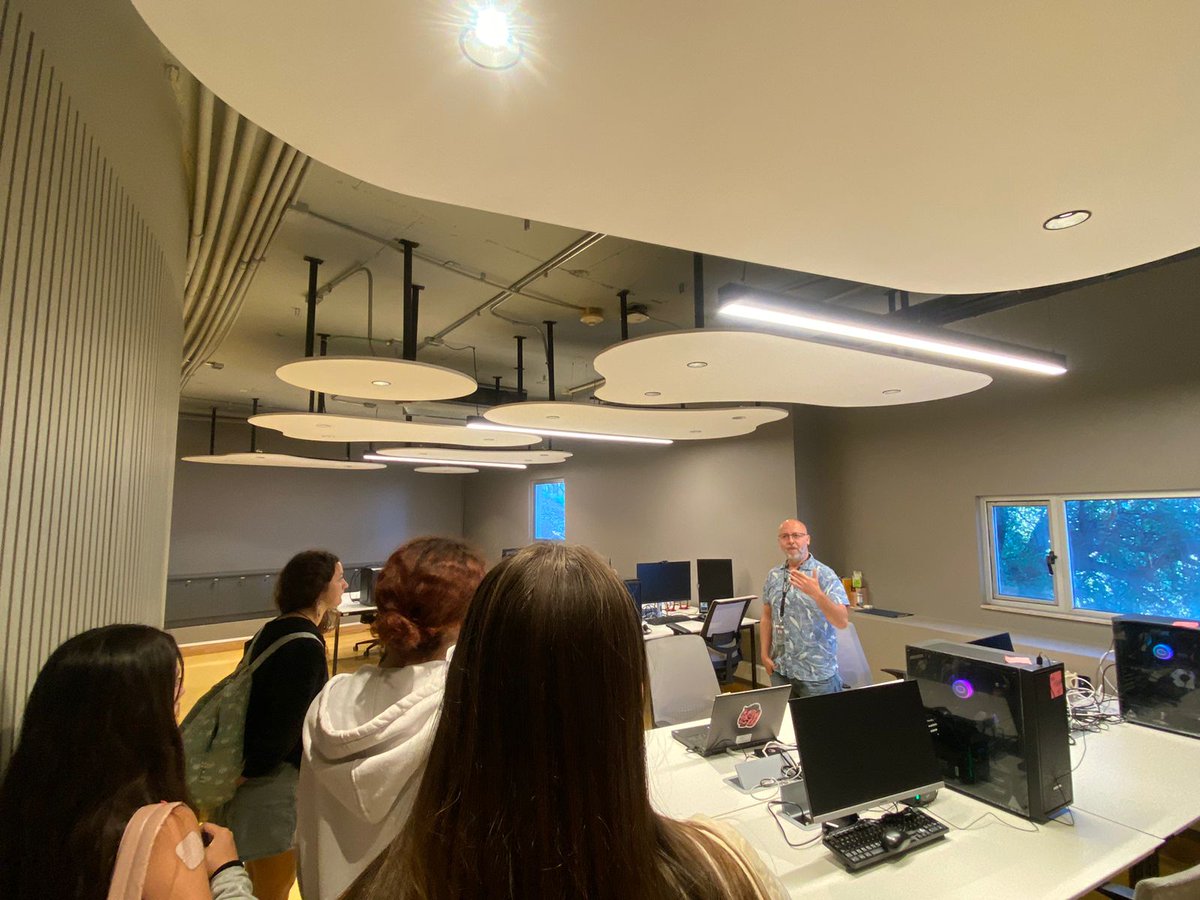 cscn_uai's tweet image. 🎓 Hoy tuvimos el placer de recibir a estudiantes del Liceo Experimental Manuel de Salas en un emocionante taller de neurociencias, guiado por algunos de nuestros docentes. 🧠✨

📸 Desliza para ver el registro de esta experiencia llena de conocimiento y descubrimiento