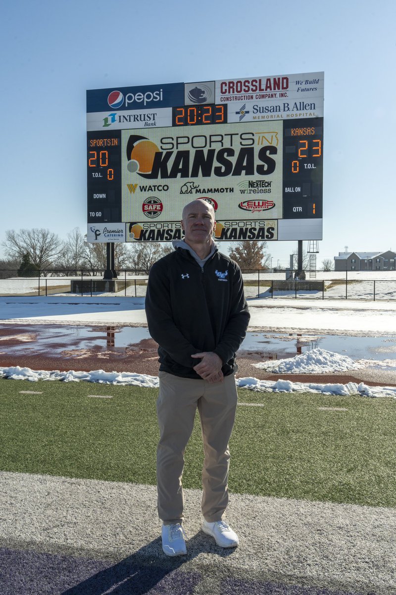 Sports in Kansas 2023 6A Football Coach of the Year

Jesse Owen, Gardner Edgerton

Led GE to their first ever state football championship in 2023 

View capsule: sportsinks.com/sports-in-kans…

Presented by @MammothBuilt @safeks <a href="/nextechwireless/">Nex-Tech Wireless</a> <a href="/WatcoRail/">Watco</a> <a href="/LewisMotorsGC/">LewisAutomotive GC</a>