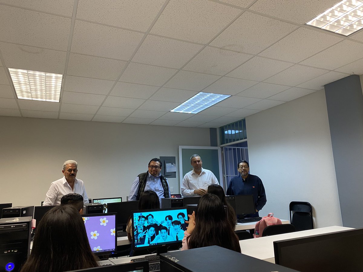 Presentes en esta tarde en la conferencia. Gracias al Dr. <a href="/omaralpuche/">omar alpuche leal</a> #institutotecnologicodecancun
<a href="/AleCruz2704/">Alejandro Hermenegildo Cruz</a>