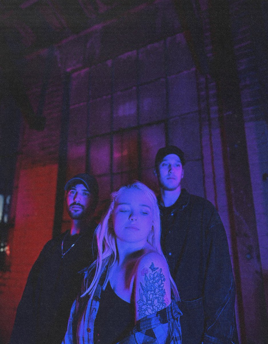 roomies_io's tweet photo. Our debut release is finally out on SPACE YACHT RECORDS!!!

“Set Me Free” with @imalliesun is out now on all platforms!! So stoked for you all to hear what marks the beginning of our journey! Link in comments below https://t.co/903JdpHXBQ