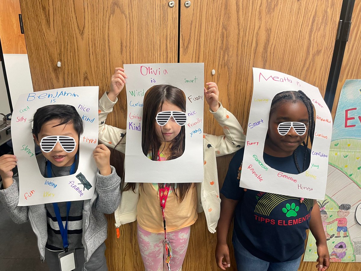 SkweresVicki's tweet photo. Working on adjectives @cfisdfiest. I absolutely 💗💗💗 that my students can joke with me. My student found it funny to use “old” as an adjective. Funny, but not wrong. 🤣  #FiestROAR #Fiest2ndgradeELAR #WeAreONE #2ndtoNone https://t.co/q5AYkIVemo