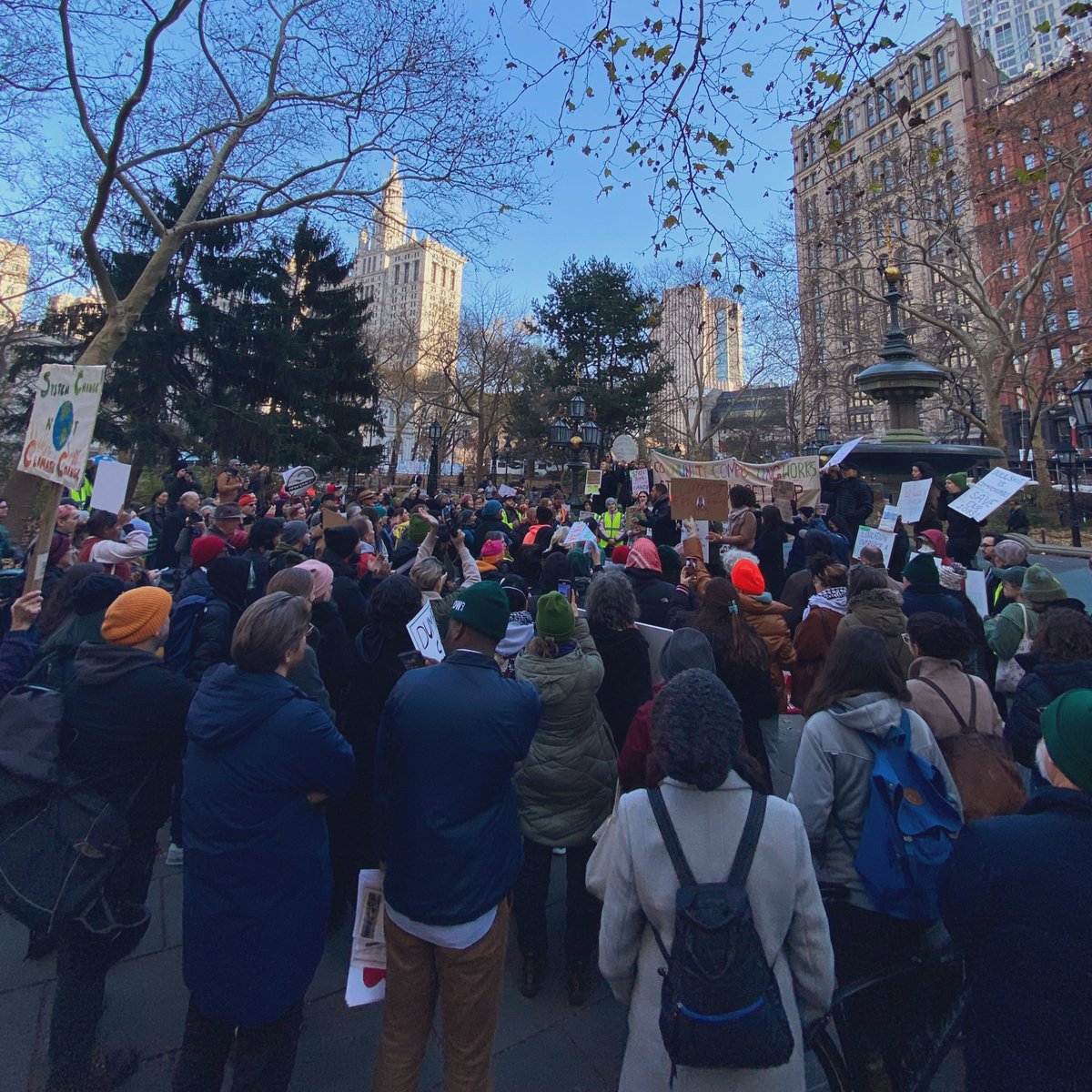NYC 💚 Community Composting! 

What an amazing turn out by <a href="/SaveNYCCompost/">Save Our Compost NYC</a> today! 
🍌♻️🌱🪲🌎🌞

Thank you to my colleagues who stood with us today to demand the restoration of cuts to our vital community composting operations. 

Sign their petition: tr.ee/S3TYmNRLok