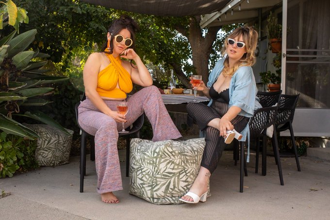 Postcard from Milf Paradise 💌🌴 https://t.co/5myEqcIaWU