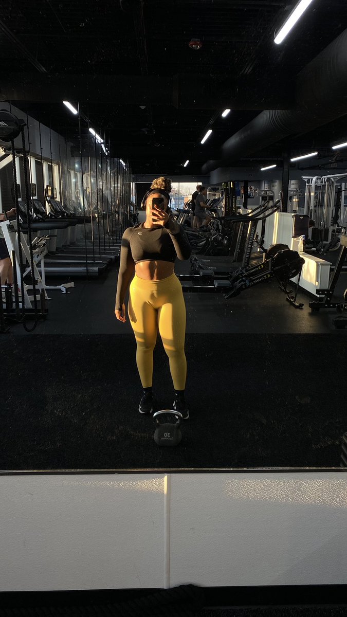 The sunrise goes crazy at the gym ☀️