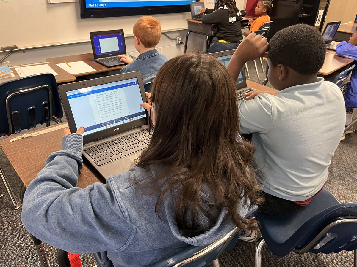 Ever wonder what a reading 📚📖📚 lesson looks like? Here’s a peek at Mr. King’s Read 1️⃣8️⃣0️⃣ group. These kids are rocking and rolling with their reading every day! 💪 #readersareleaders #onlythebestatoakcrest