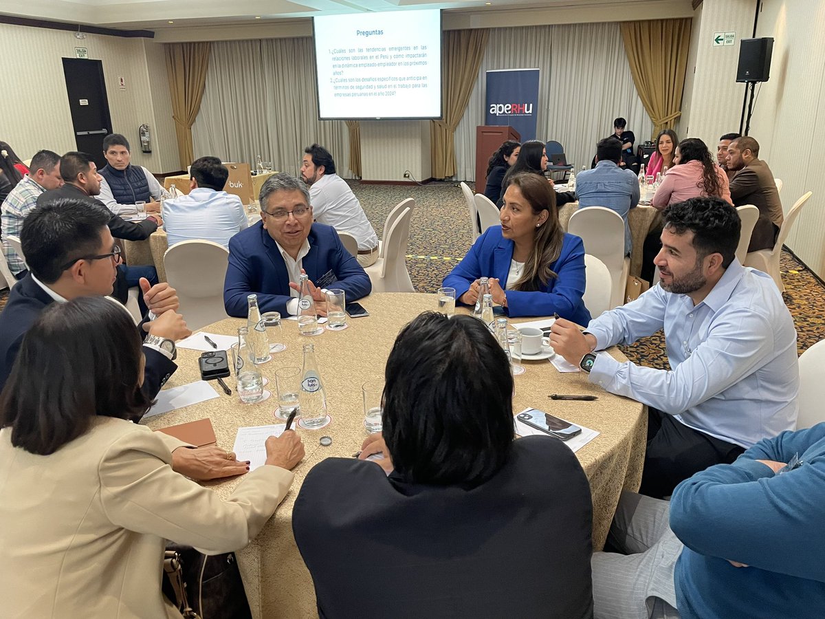 🗣️ Los integrantes de cada una de nuestras siete comunidades, compartiendo un momento de tertulia.