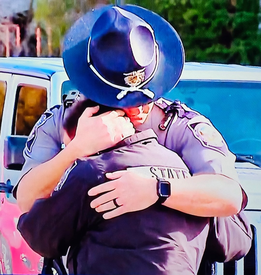 BackOurBlue's tweet photo. Our LEOs are people to. They have families and it hurts all of us when one falls. Please keep the @NVStatePolice and all LEO in your prayers. Our entire community is in mourning on the loss of these 2 heroes! 🖤💔🙏😢🕯🕯 https://t.co/jfBBn9UhMr