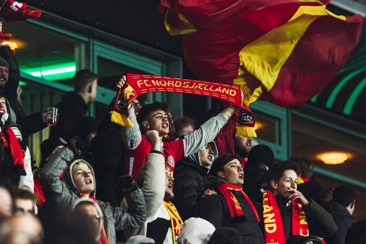 FCNordsjaelland's tweet photo. Det blev i den grad en fodboldfest i Right to Dream Park 🥳💛♥️
Tusind tak for i aften 🙏🏼🐯 #UECL #FCNFEN https://t.co/uyUmLNdhy3
