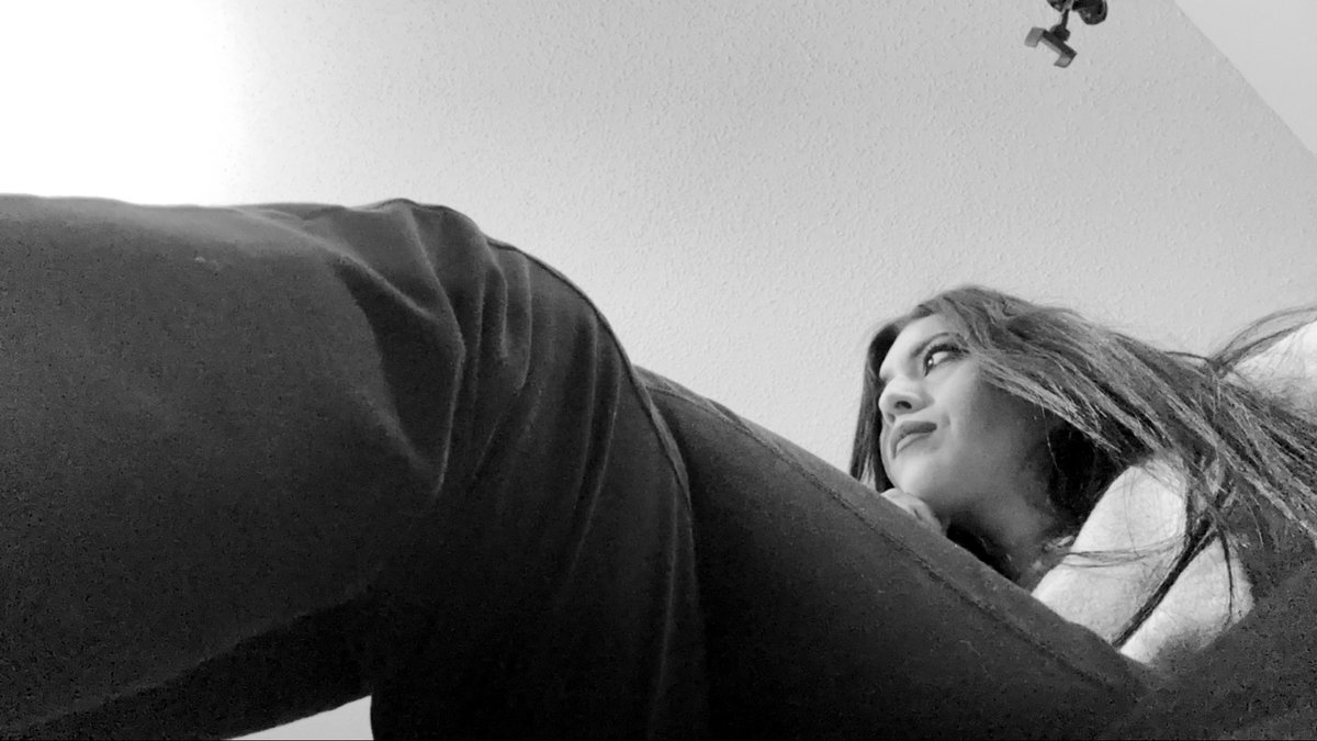 GoddessRuby444_'s tweet photo. Dooown. 👇🏼

Stayyyyyy..🤚🏼

Seeennndddd 💵💵💵

Really, you can do better than that. 

Good boy. 

Findom https://t.co/STwGLlukm9