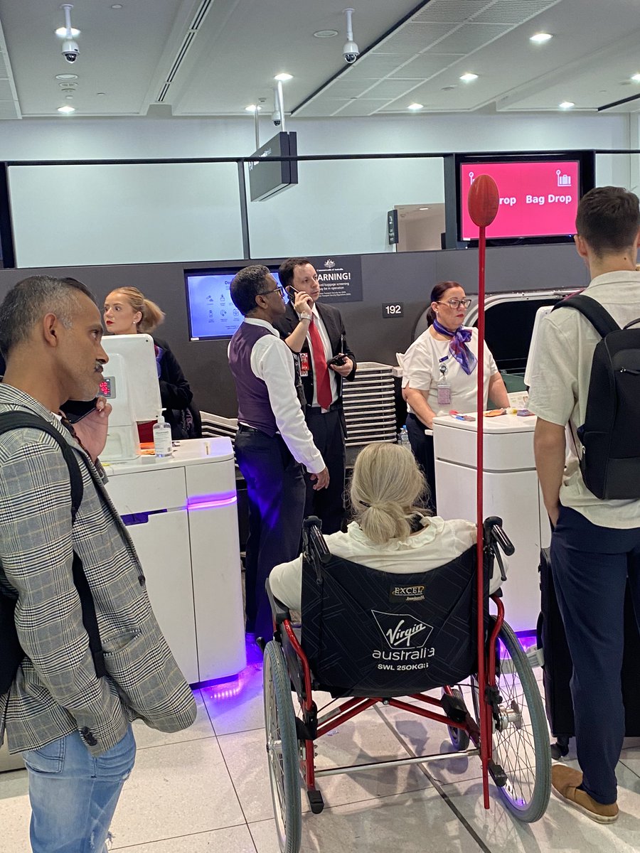 How many people does it take to check in a bag?? <a href="/VirginAustralia/">Virgin Australia</a> 😂😂