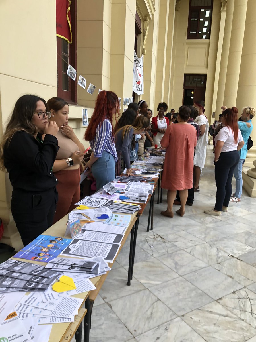 DCorralesponce's tweet photo. Ayer realizamos una feria donde presentamos nuestros Proyectos comunitarios y culturales, cosas cómo estás me hacen sentir que nunca me equivoqué al elegir esta carrera⚖️⚖️
#teamDerecho
#Derechowacha
#Lex #orgullolex https://t.co/GFFFLBk9Dt