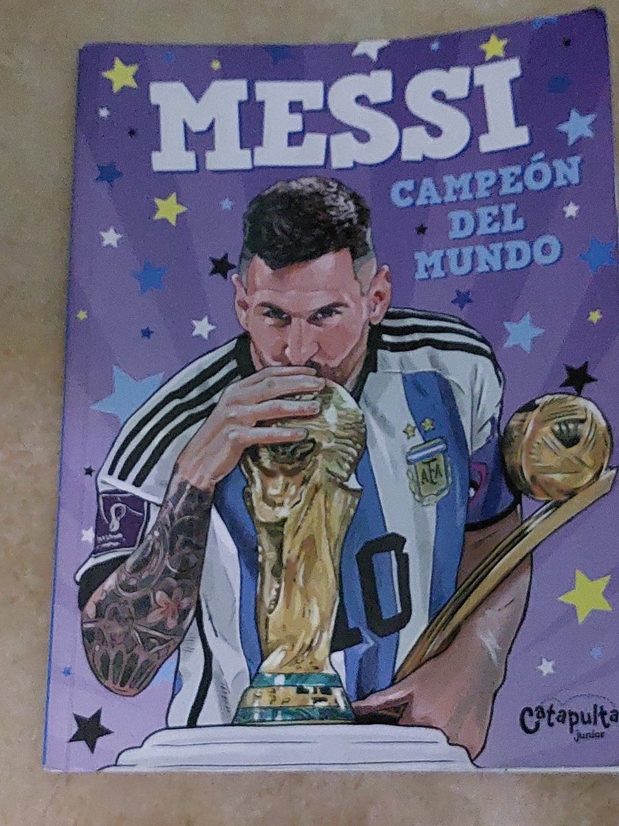 LaureenRomeo's tweet photo. ¡¡¡En casa estamos revolucionados porque #hijode6 se largó A LEER!!!!
Gracias #Messi por generar tanta inspiración en los niños. Leyó todos los títulos del libro!! https://t.co/PLK4VmEcLY