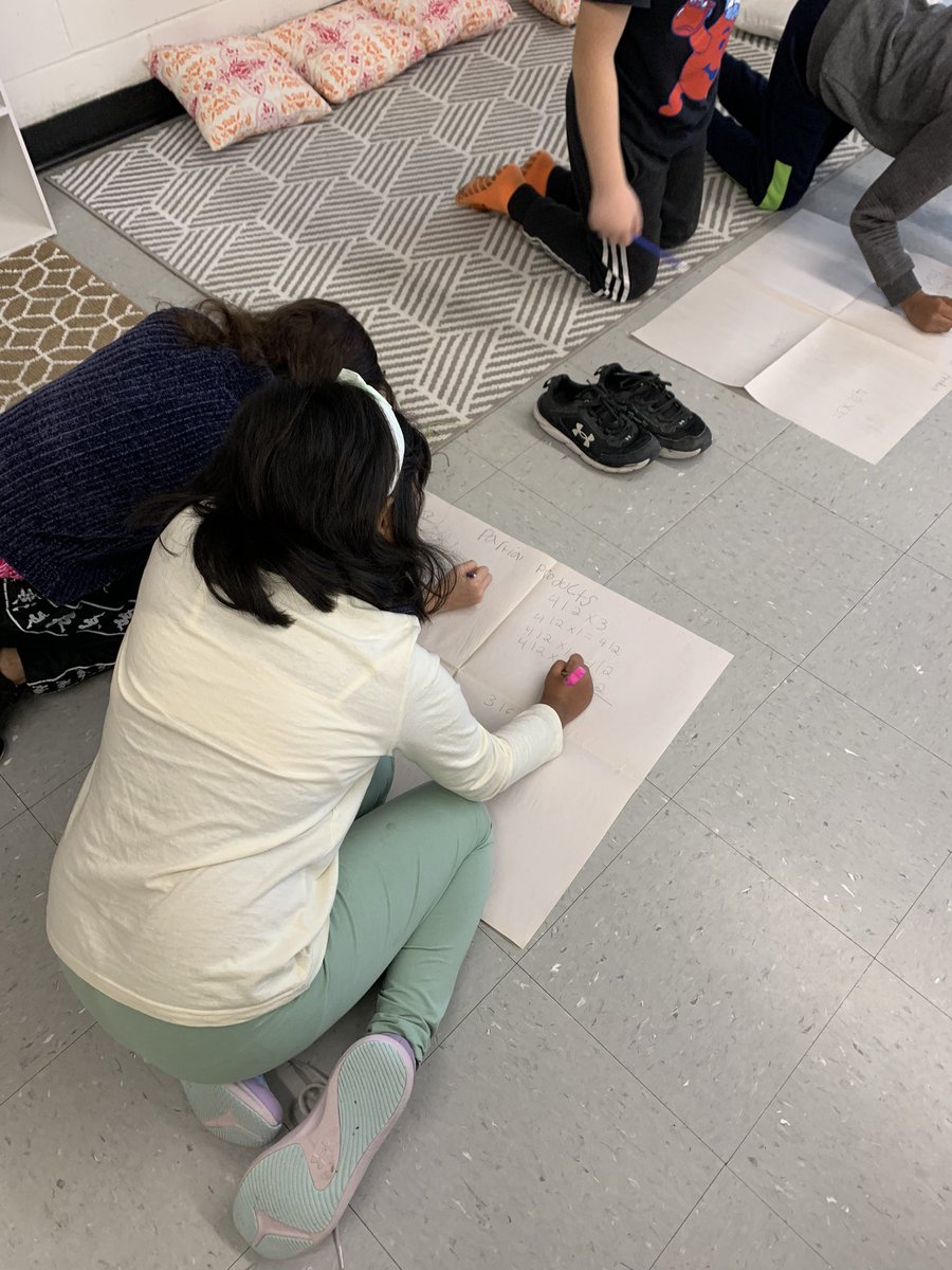 MrsTtate28's tweet photo. How can we make numbers easier to multiply? 🧐 https://t.co/5SFy8FaH6a