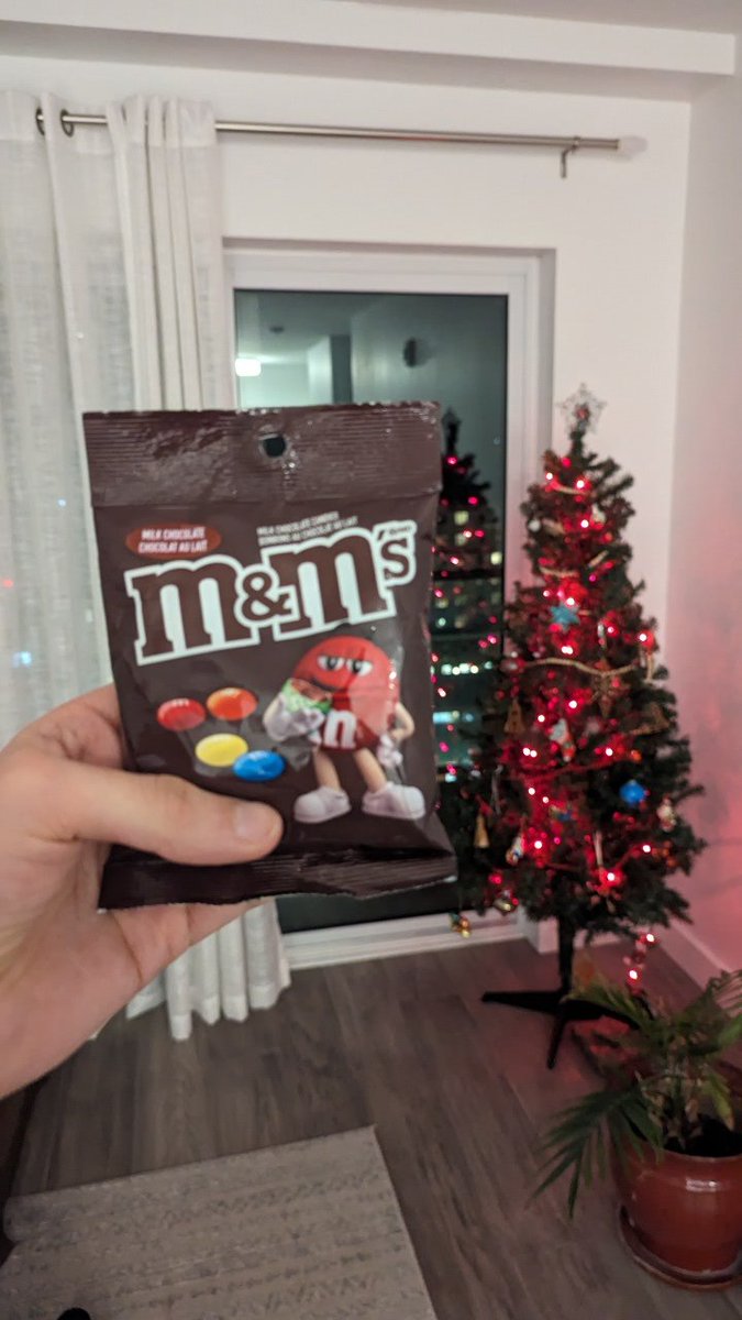 TomTheToolmang's tweet photo. @mmschocolate Merry Christmas &amp; thanks for being awesome #MMerrychristmas https://t.co/5HQbzkZWpk