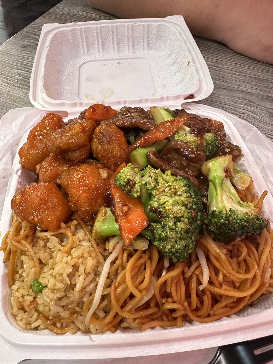getchanoodlewet's tweet photo. Living the dream https://t.co/9GlYZmT5bc