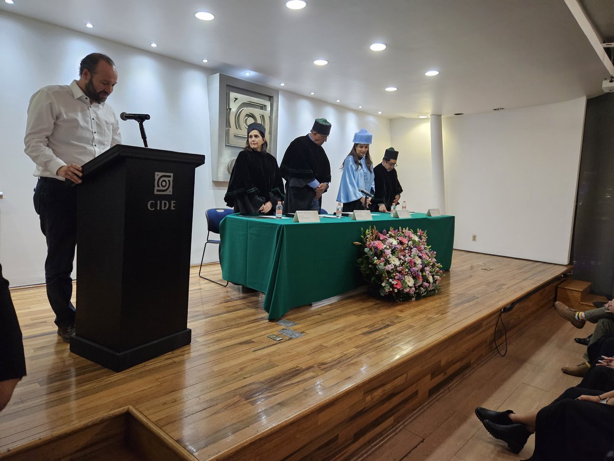 DPP_CIDE's tweet photo. #OrgulloDPP | Graduación
Con enorme orgullo y alegría, felicitamos al grupo de egresadas y egresados de nuestro programa de Doctorado, quienes hoy tuvieron su ceremonia de graduación.
Les deseamos mucho éxito y recuerden que el DPP siempre será su casa.
¡Enhorabuena! https://t.co/2dJNTDxMhV