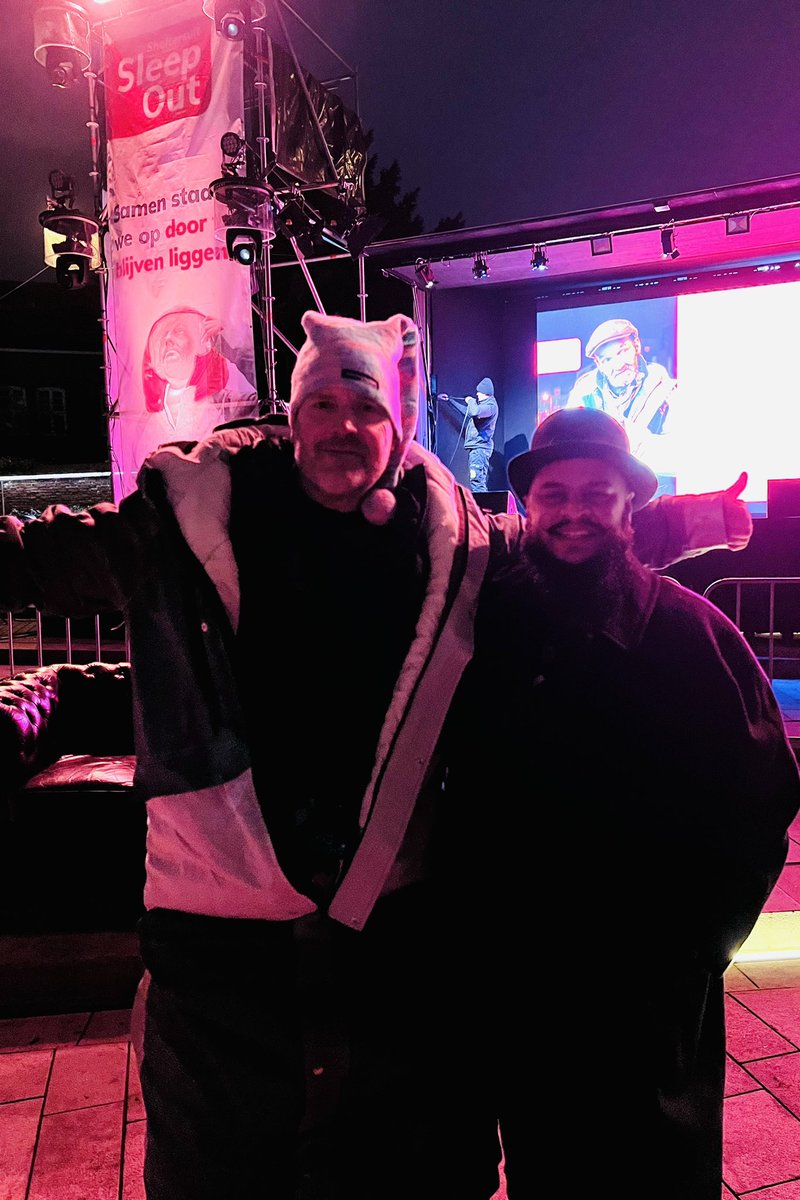 Een nacht onder de sterren. Opnames bij het prachtige initiatief van <a href="/Sheltersuit/">Sheltersuit</a> #sleepout #dakloosheid