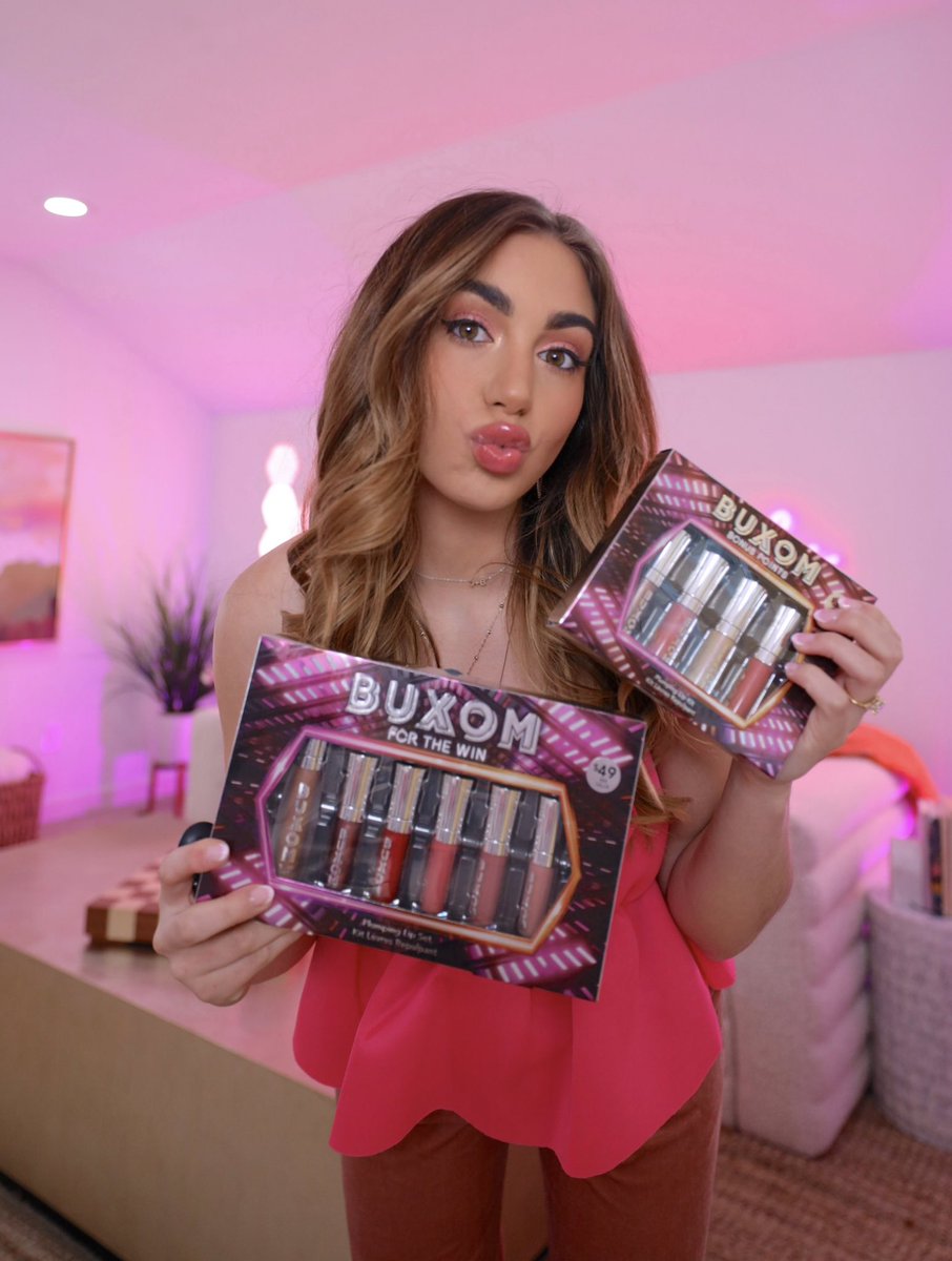 JennySmilestv's tweet photo. BUXOM COSMETICS 
GIVEAWAY TIME🫦💄✨

•LIKE &amp; RETWEET
•follow @JennySmilestv &amp; @BuxomCosmetics 
•Tag a friend 💋 https://t.co/RLoiqP3mW7