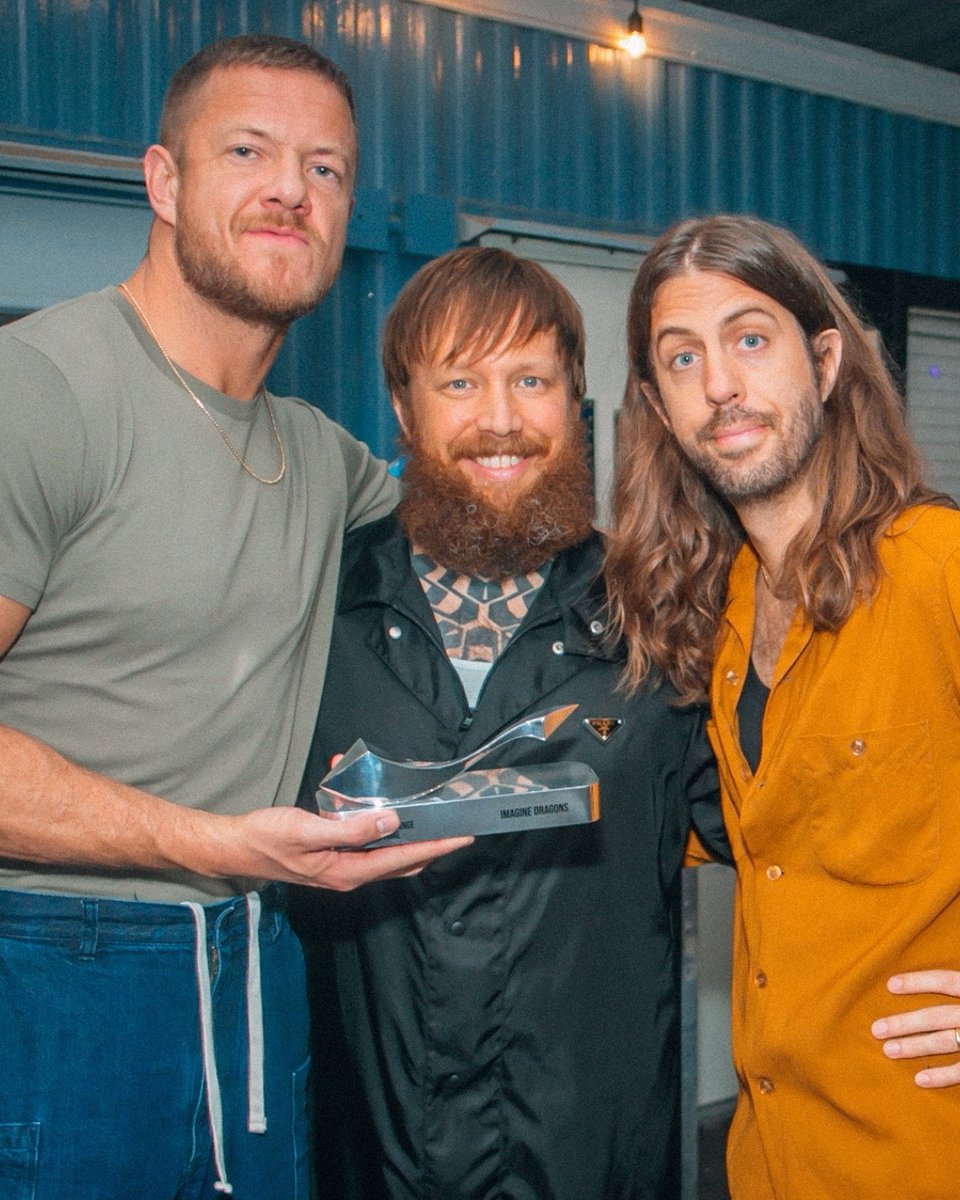 Janasilvab85's tweet photo. My loves 😍 @Imaginedragons

📸: soundexchange https://t.co/SqsGlxxCk8