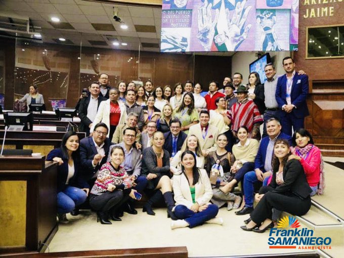 FrankSamaniegoM's tweet photo. #LassoCulpable| Con 116 votos afirmativos, el Pleno Legislativo aprobó la moción de nuestra compañera Vicepresidenta de la @AsambleaEcuador, @VivianaVeloz18. Deberá responderle al pueblo ecuatoriano del desastre que causó sumiéndonos en la peor inseguridad y crisis económica. Fuera Lasso Fuera. Su responsabilidad no solo es política deberá actuar Fiscalia.
#ElPeorGobiernoDeLaHistoria