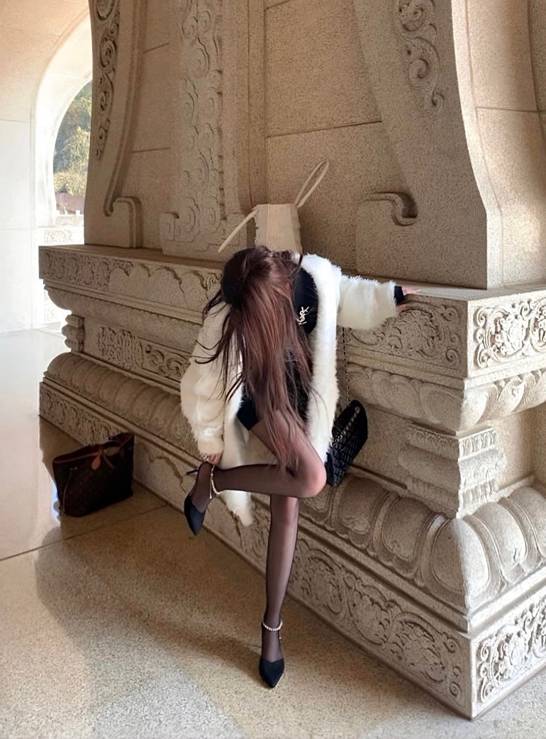 kioplsa's tweet photo. 吹吗宝宝 我穿圣罗兰 https://t.co/Lr8b4NxWoJ