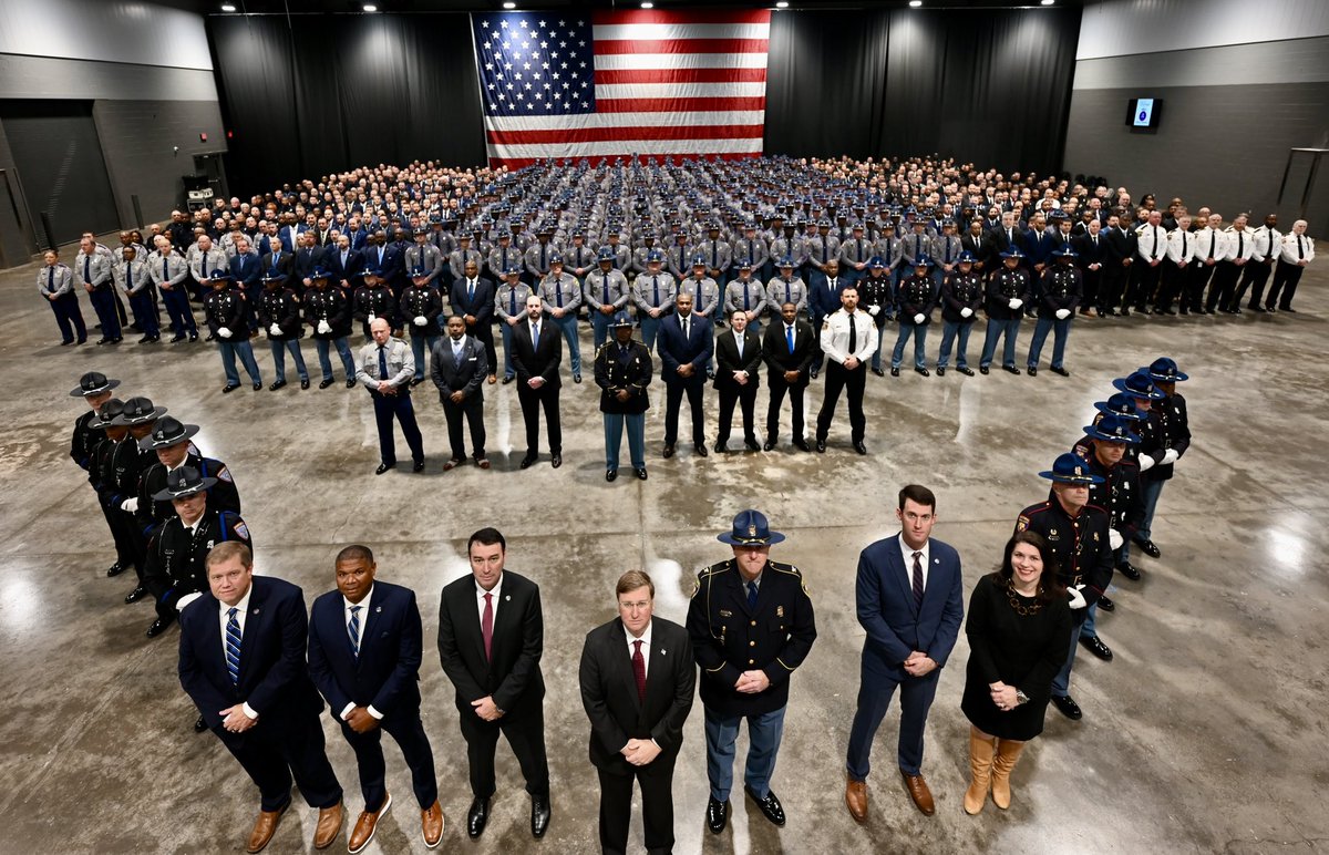 MissDPS's tweet photo. For the first time in the history of MSDPS, we held an “All DPS General Assembly.” 

Approx. 1,000 law enforcement officers were brought together to hear from Comm. @TindellSean, Lt. Gov. @DelbertHosemann &amp; Gov @tatereeves. 

These officers are the true heroes. 

Thank you all! https://t.co/RlH7LiILbL