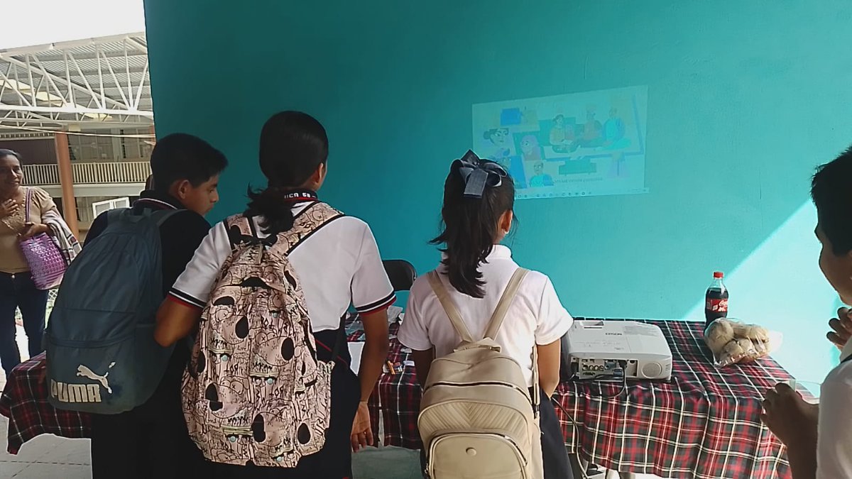 DIGEPO_GobOax's tweet photo. #DIGEPO presente en las Jornadas de #PazYJusticia en San Idelfonso Villa Alta, brindando información a las infancias y adolescencias sobre derechos sexuales y reproductivos.
#UnPuebloTransformandoSuHistoria https://t.co/DjkIvqvmBK