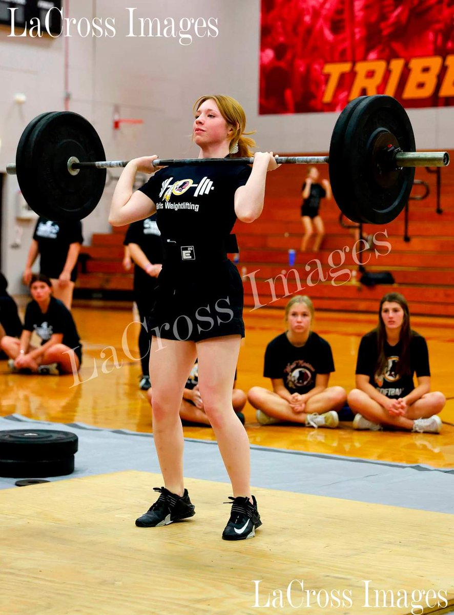 Autumn_Butler55's tweet photo. Thankful for the pics from Lacross Images from our first Meet of the year against Coffee County https://t.co/qceB7gMdqm