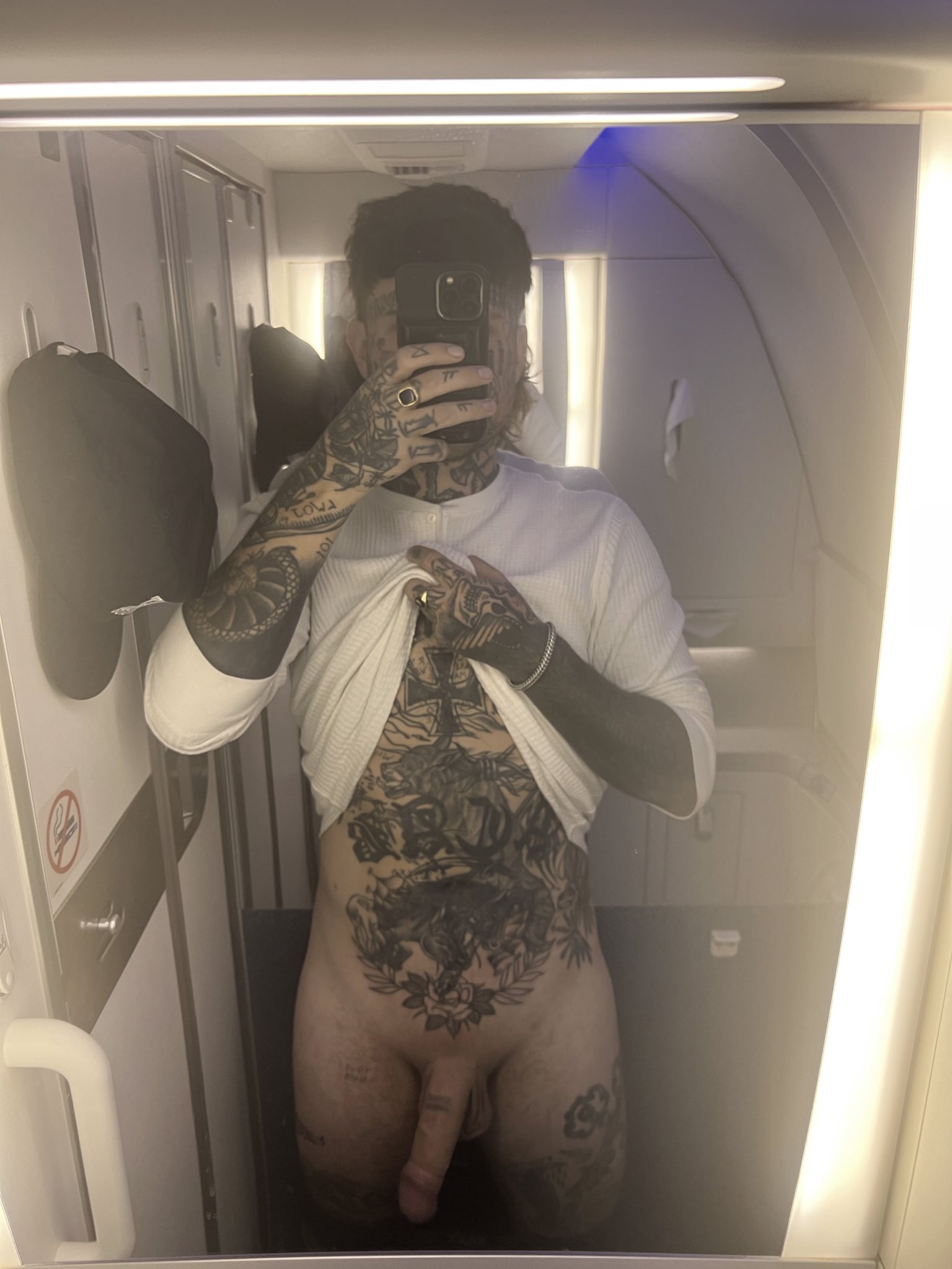 I’ll do anything for airline benefits fr https://t.co/4TWatOLPNG https://t.co/k5UPLOPntI