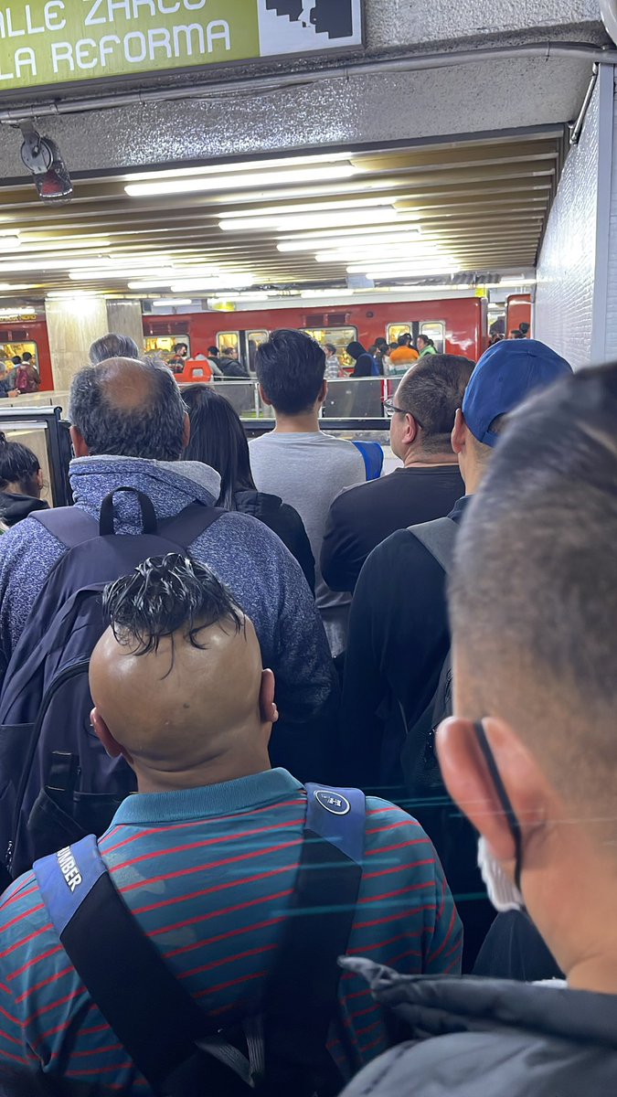 RoseMH15's tweet photo. @MetroCDMX #linea3 tercer día consecutivo con desmadre en la línea y otra vez en Hidalgo https://t.co/Sf7PO5ObBR