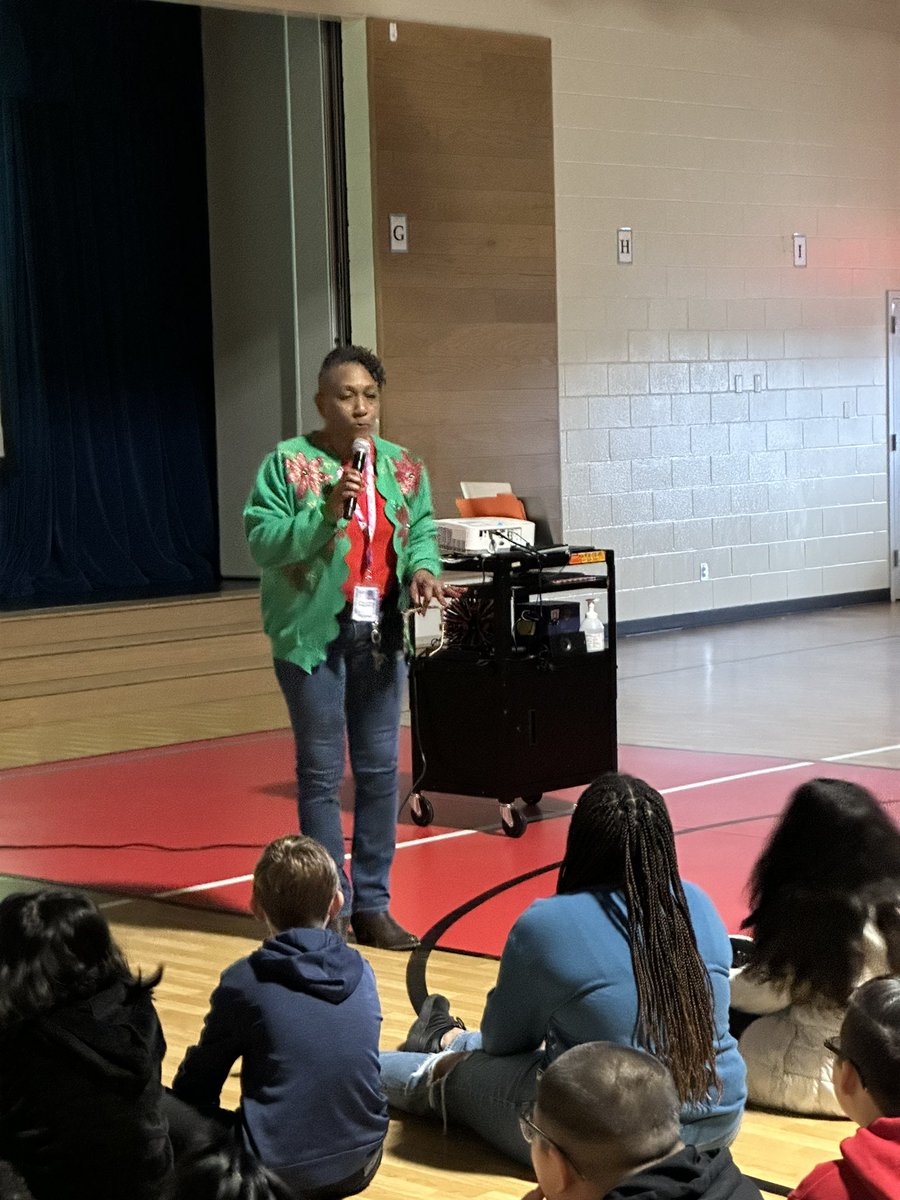 On the 1st day of Christmas…<a href="/Golbowtweets/">Golbowtweets</a> it was a jolly day! Started to feel the spirit with some attire, lessons, &amp; amazing concert! Shoutout to <a href="/Hmitch97/">Ms. Mitchell's Music Room</a> for a bright concert &amp; our counselor w/the guidance! #12DaysOfChristmas #GEgreatplacetobe 😎🎄🎅🏼🙌🏾🪶<a href="/Jessicahale0107/">Jessica Hale</a>