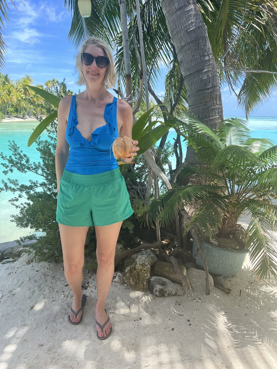 Hello Rangiroa! I explored its stunning green lagoon today and was in total awe. French Polynesia you are so beautiful 🤩