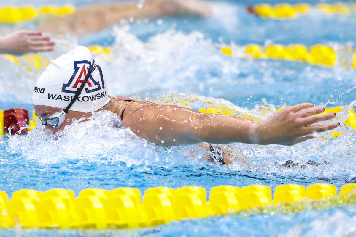 ArizonaSwimDive's tweet photo. Freshman Kelsey Wasikowski with a 3rd place finish and an NCAA B cut in the Women's 200 IM 🥉💪 (1:59.33) https://t.co/ybY2RUwUCT