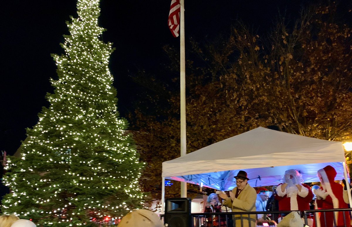 WilliamLHurlock's tweet photo. Always a thrill to light the Holiday tree with Santa and Mrs. C! https://t.co/rmSXFdKW6X